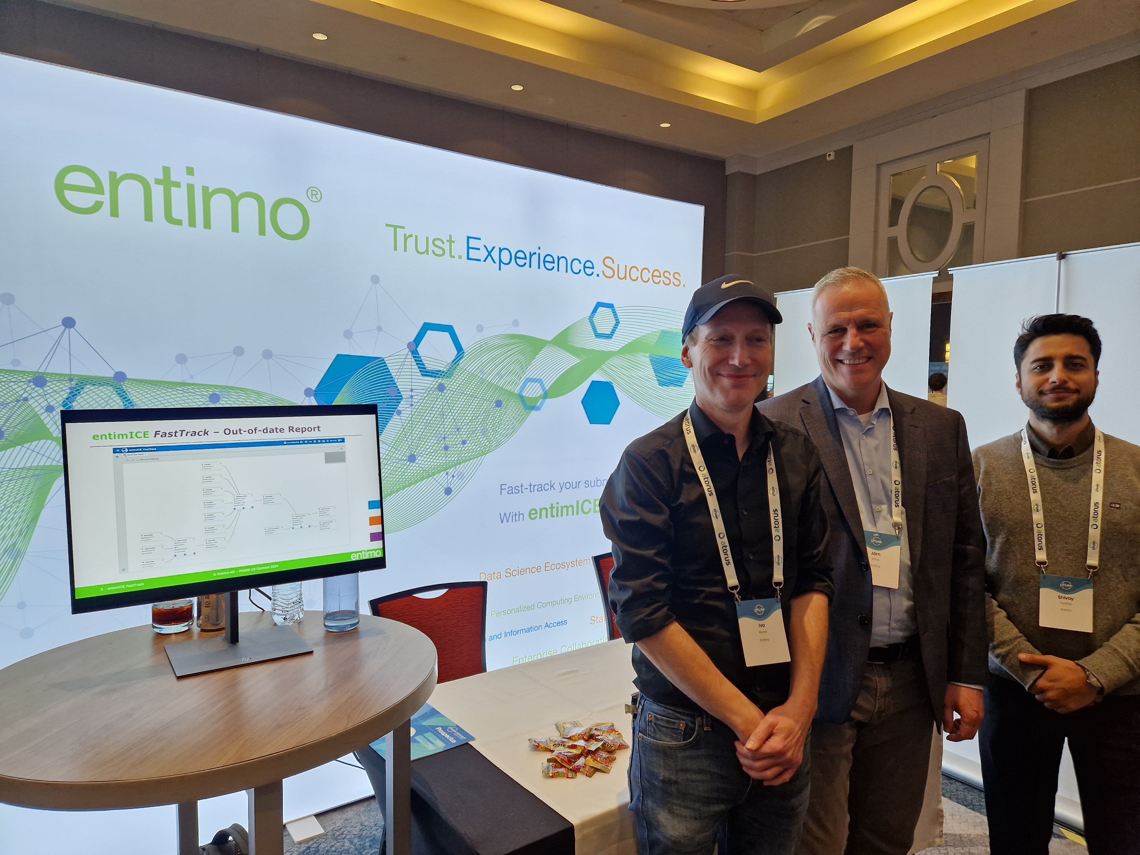 The entimo team at the 2024 PHUSE US Connect in Bethesda, Maryland: Ivo Marek, Jörn Bilow, Shivoy Pantida (l to r)